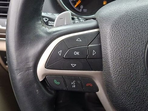 Used 2017 Jeep Grand Cherokee Limited image 22