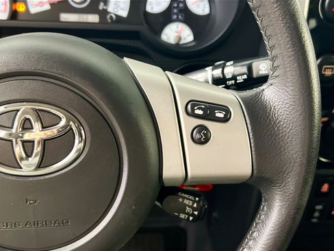 Used 2013 Toyota FJ Cruiser 4WD image 19