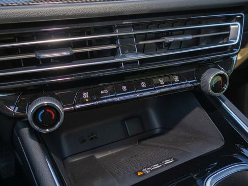 New 2026 Chevrolet Traverse High Country image 17