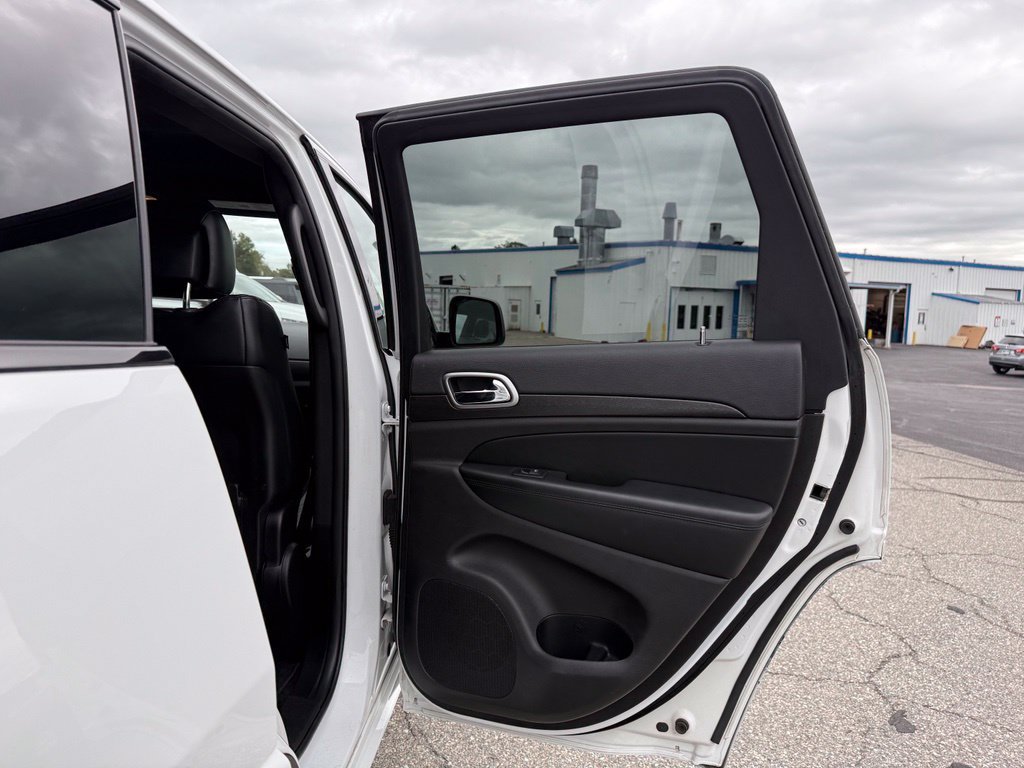 Used 2018 Jeep Grand Cherokee Altitude RWD image 27