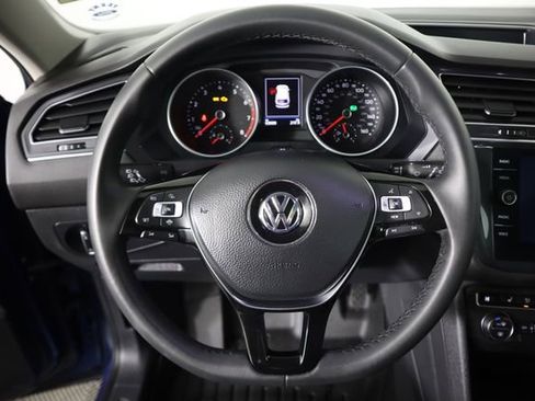 Used 2020 Volkswagen Tiguan SE w/ Panoramic Sunroof Package image 33