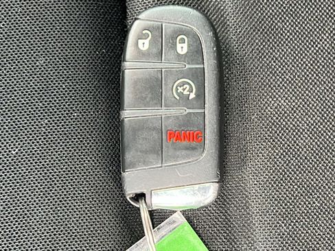 Used 2022 Jeep Renegade Latitude w/ Convenience Group AWD/4WD image 28