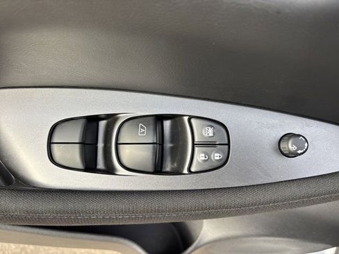 Used 2022 Nissan Leaf S image 20