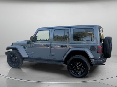 Used 2025 Jeep Wrangler Unlimited Sahara AWD/4WD image 18