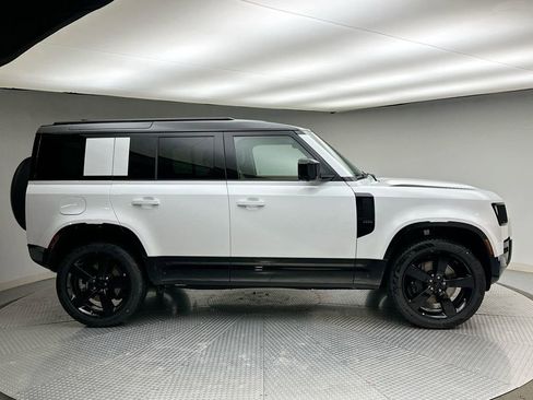 New 2026 Land Rover Defender 110 X-Dynamic SE image 4
