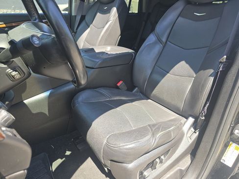 Used 2016 Cadillac Escalade Luxury AWD/4WD image 23
