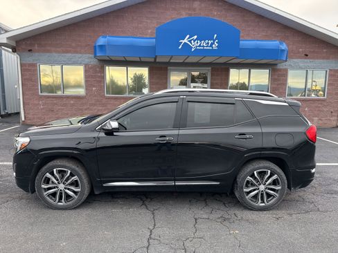 Used 2019 GMC Terrain Denali w/ Advanced Safety Package image 3