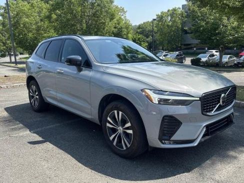Used 2024 Volvo XC60 B5 Core w/ Climate Package AWD/4WD image 3