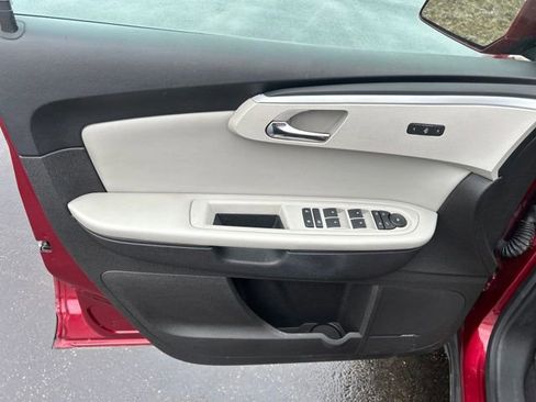 Used 2010 Chevrolet Traverse LTZ image 12