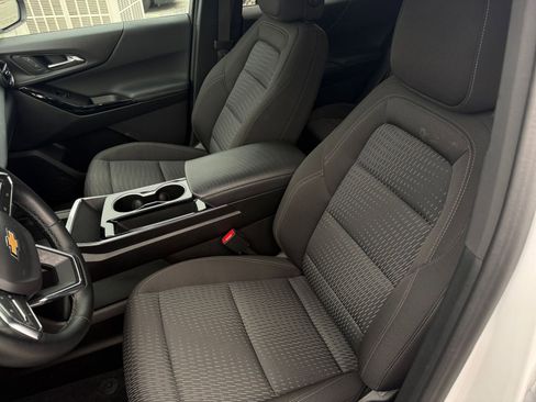 Used 2025 Chevrolet Equinox LT image 36