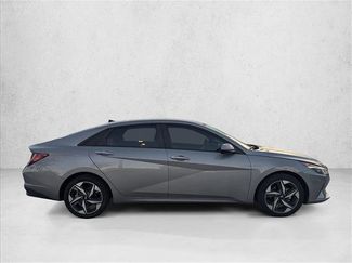 Used 2023 Hyundai Elantra SEL w/ Convenience Package video 4