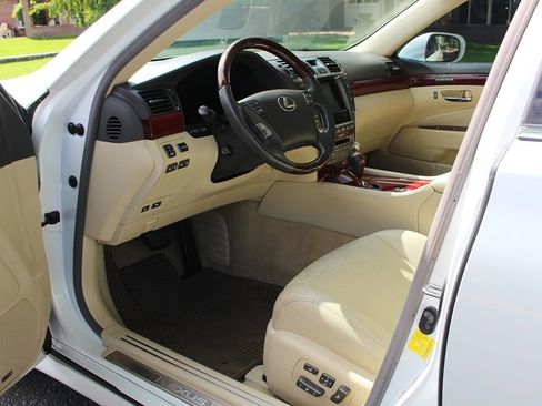 Used 2011 Lexus LS 460 image 7