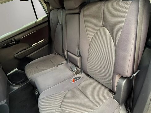Used 2020 Toyota Highlander L FWD image 20