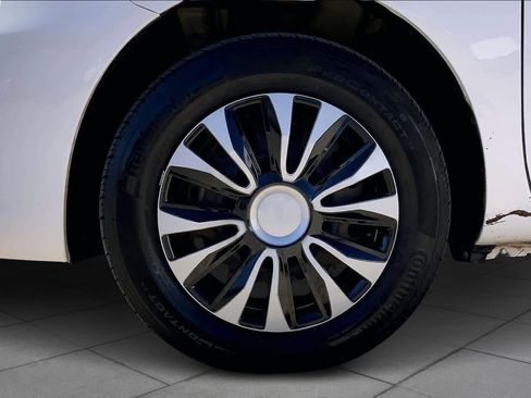 Used 2017 Nissan Versa SV image 11