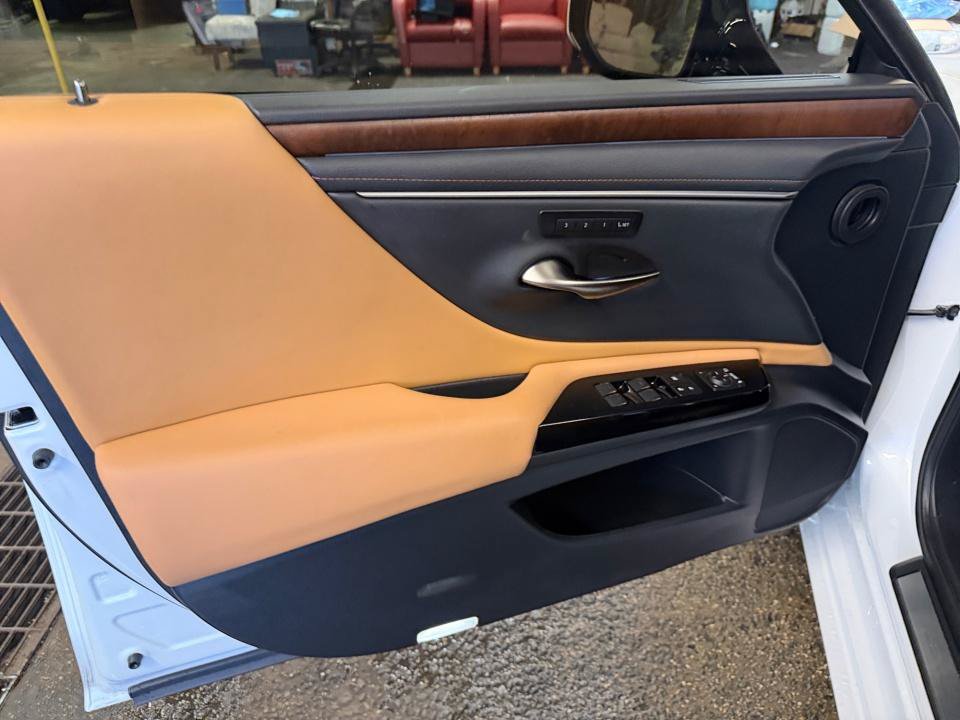 Used 2025 Lexus ES 300h w/ Technology Package FWD image 36