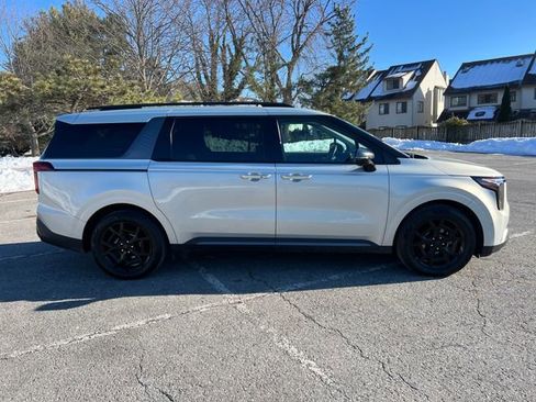 Used 2025 Kia Carnival SX Prestige image 12