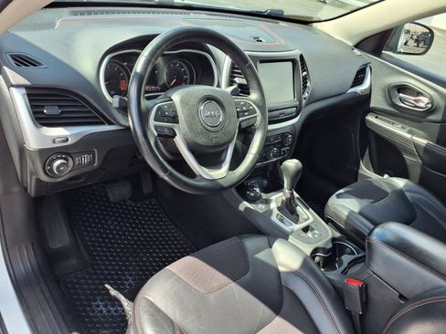 Used 2014 Jeep Cherokee Trailhawk w/ Cold Weather Group AWD/4WD image 18