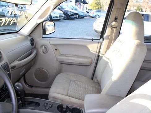 Used 2006 Jeep Liberty Sport image 14