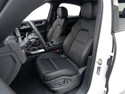 Certified 2025 Porsche Cayenne Coupe image 5