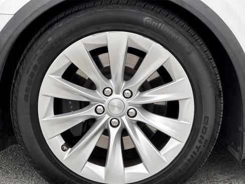 Used 2018 Tesla Model X 75D image 25