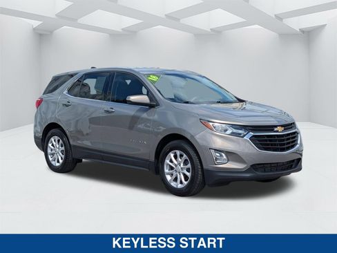 Used 2018 Chevrolet Equinox LT image 2