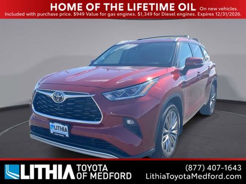 Used 2021 Toyota Highlander Platinum AWD/4WD image 1