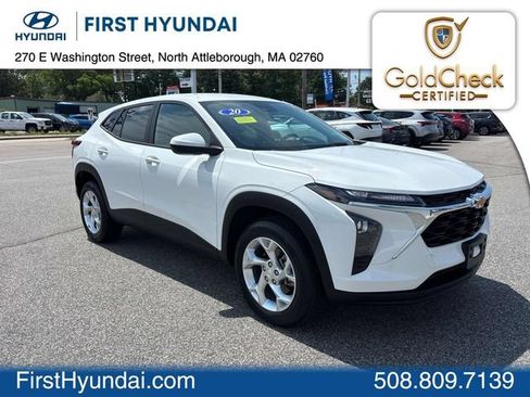 Used 2024 Chevrolet Trax LS w/ LS Convenience Package FWD image 1