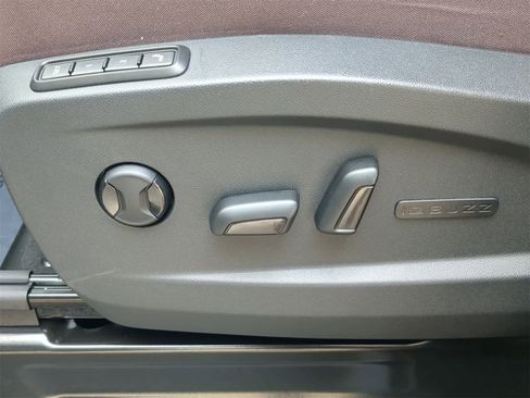 New 2025 Volkswagen ID. Buzz Pro S image 18