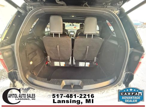 Used 2019 Ford Explorer XLT w/ Equipment Group 202A AWD/4WD image 17