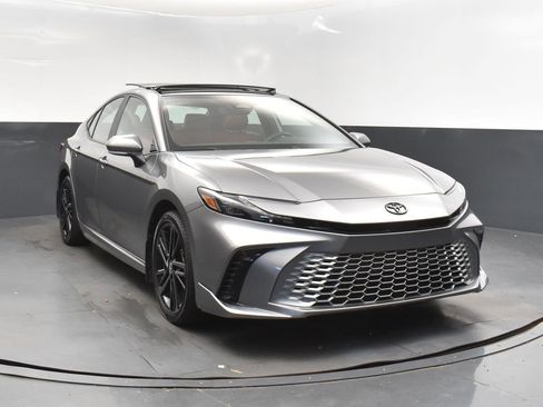 Used 2025 Toyota Camry XSE image 9