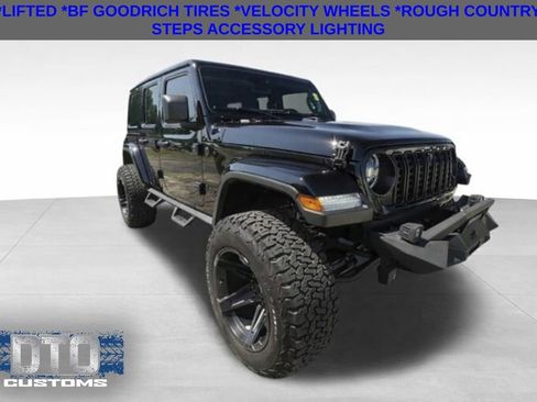 Used 2025 Jeep Wrangler Unlimited Sahara AWD/4WD image 1