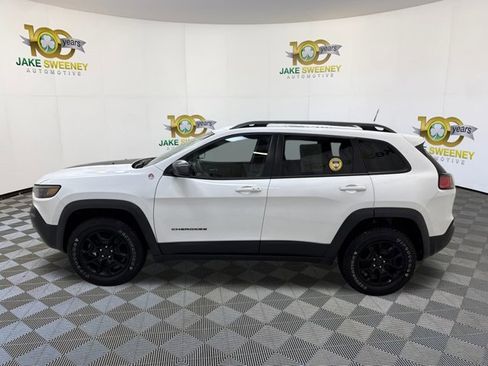 Used 2019 Jeep Cherokee Trailhawk w/ Cold Weather Group image 6