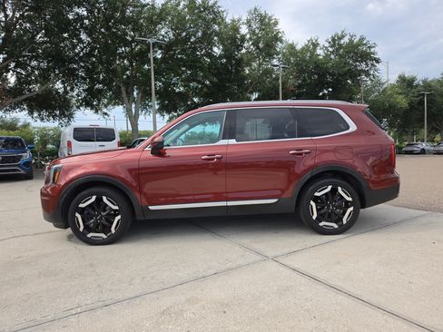 Certified 2024 Kia Telluride S AWD/4WD image 5