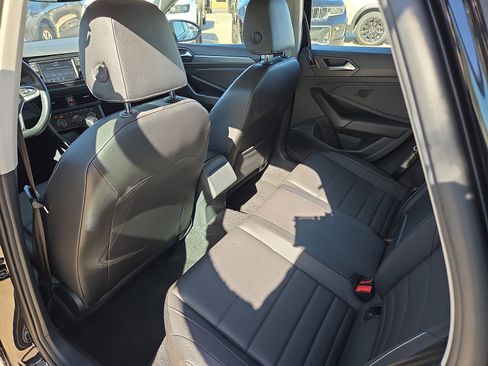 Used 2024 Volkswagen Jetta SE image 9