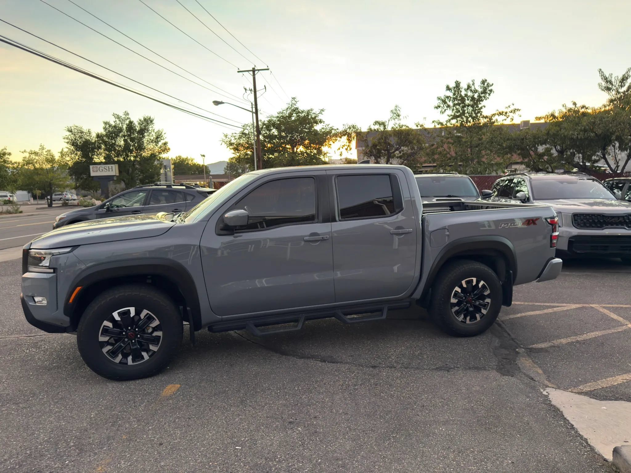 Used 2023 Nissan Frontier PRO-4X w/ Pro Convenience Package AWD/4WD image 8