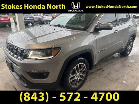 Used 2020 Jeep Compass Latitude FWD image 1