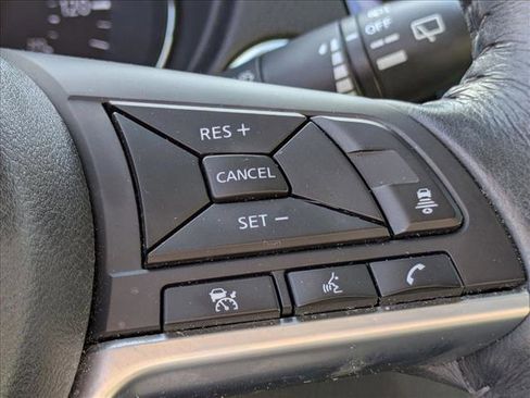 Used 2018 Nissan Rogue SV w/ Sun & Sound Touring Package image 15