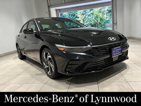 Used 2024 Hyundai Elantra Limited FWD image 1
