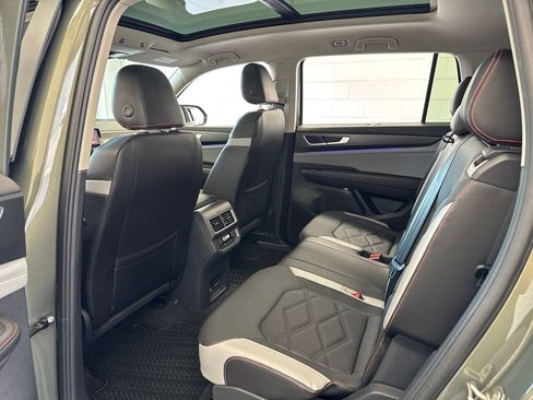 Used 2024 Volkswagen Atlas Peak Edition SE AWD/4WD image 41