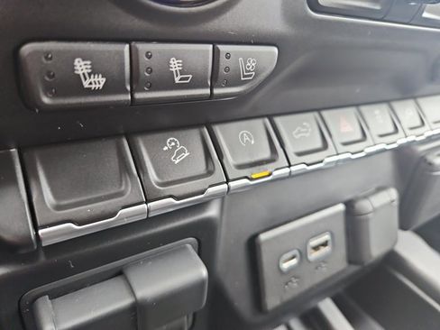 Used 2019 Chevrolet Silverado 1500 LTZ image 16