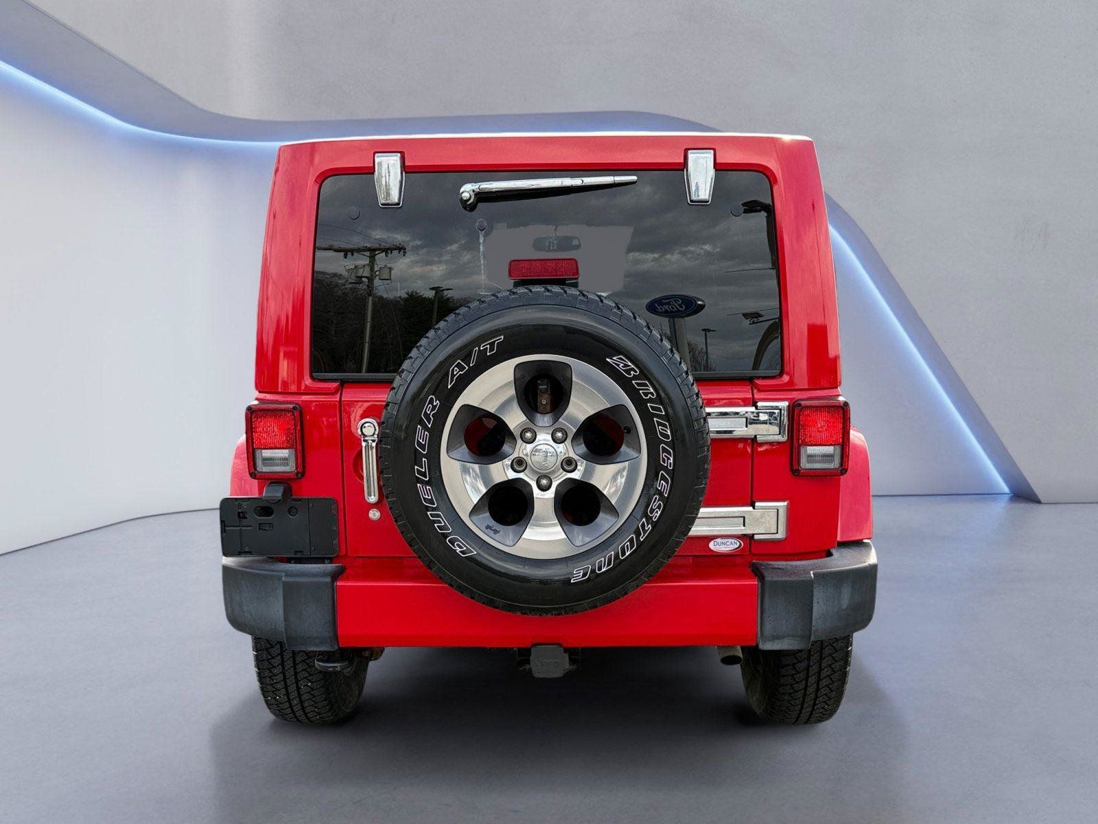 Used 2017 Jeep Wrangler Unlimited Sahara w/ Dual Top Group AWD/4WD image 4