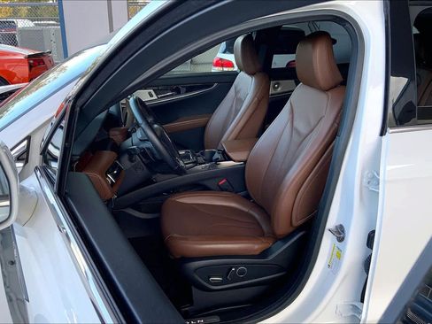 Used 2022 Lincoln Nautilus Reserve w/ Equipment Group 202A image 7