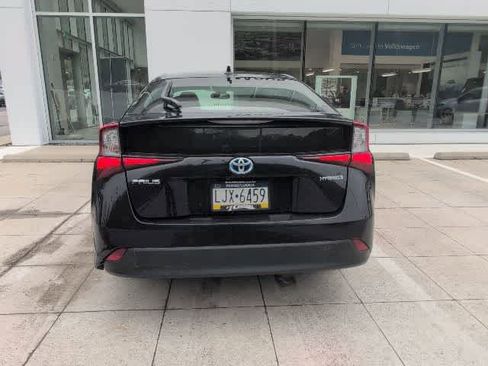Used 2020 Toyota Prius LE FWD image 4