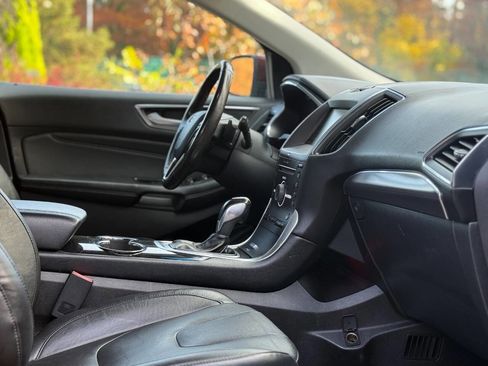 Used 2015 Ford Edge Titanium w/ Technology Package image 3