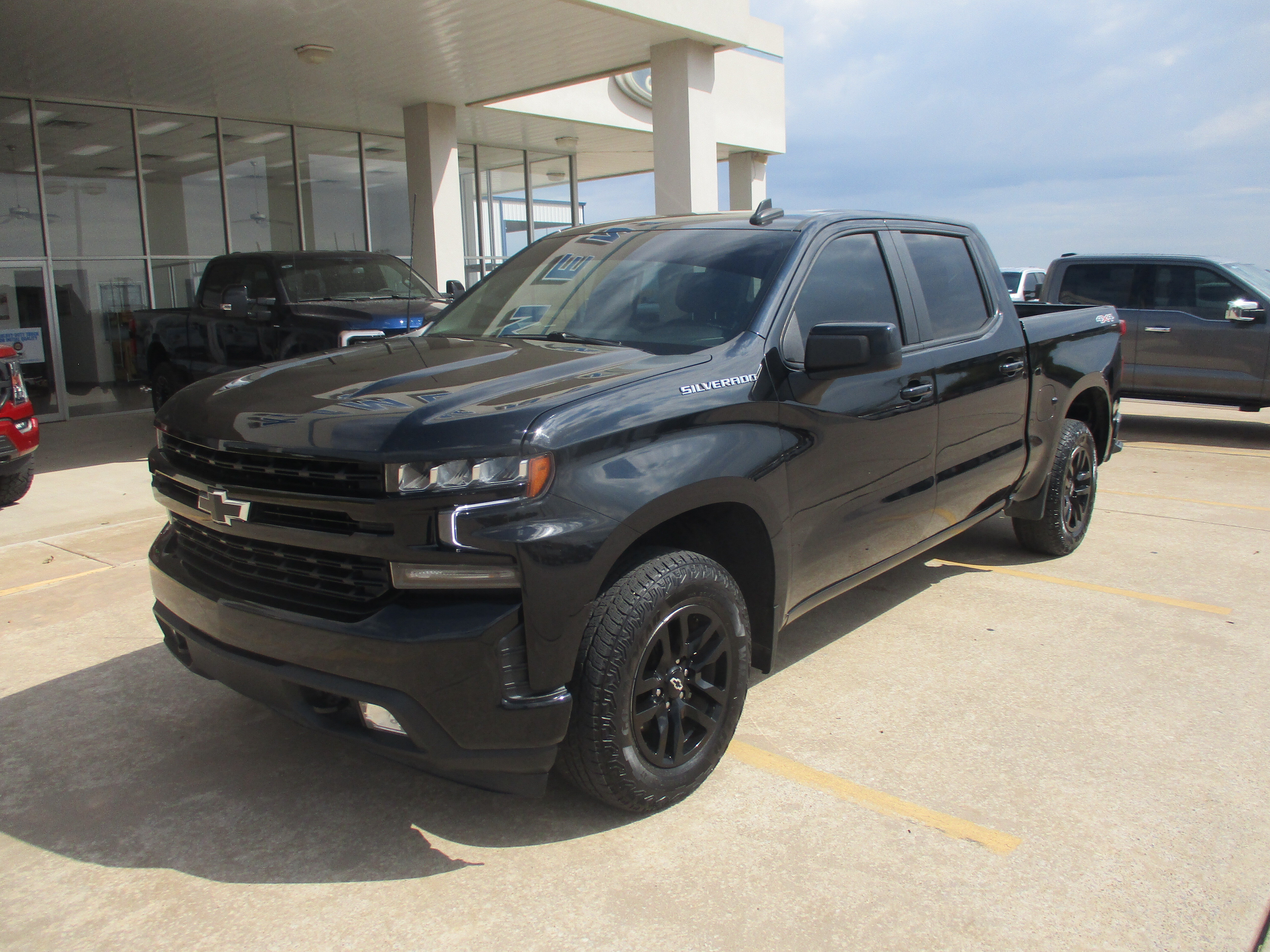 Used 2021 Chevrolet Silverado 1500 RST AWD/4WD image 2