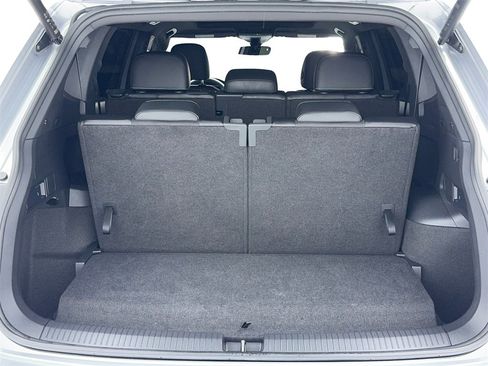 Used 2024 Volkswagen Tiguan SE R-Line image 13