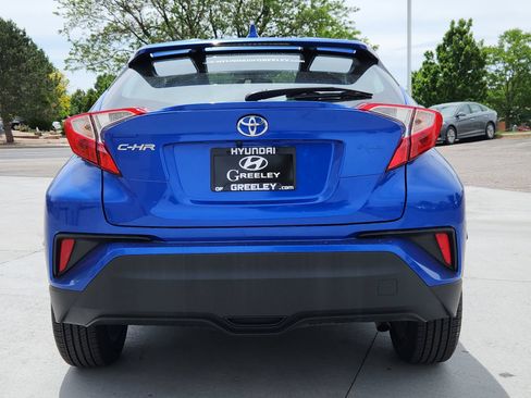 Used 2019 Toyota C-HR XLE FWD image 4