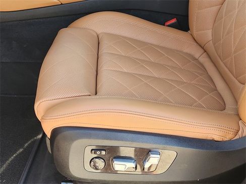 Used 2024 BMW X6 xDrive40i w/ Premium Package image 23