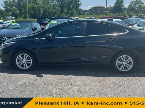 Used 2018 Chevrolet Cruze LT w/ Convenience Package image 1