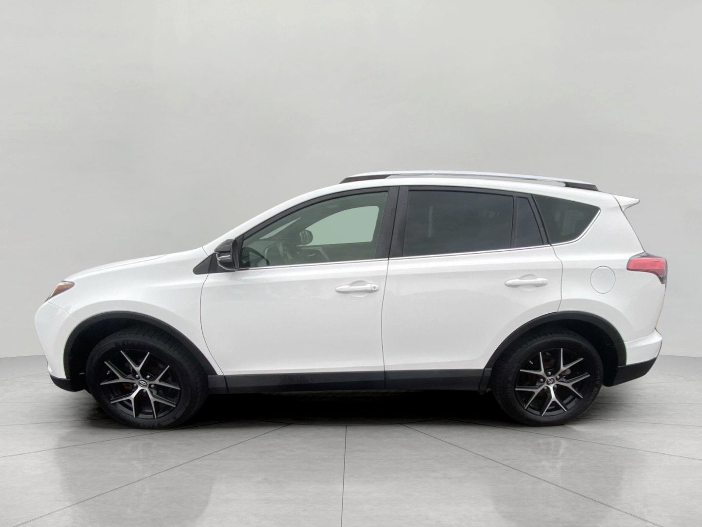 Used 2016 Toyota RAV4 SE w/ Advanced Technology Package AWD/4WD image 6